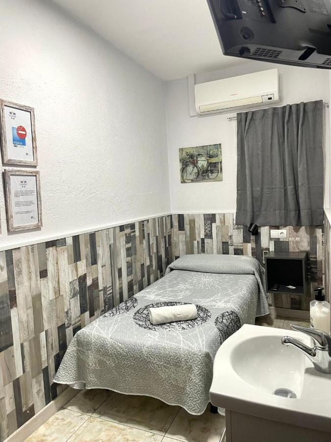 Hostal Restaurante Avenida De Madrid Terrassa Zewnętrze zdjęcie