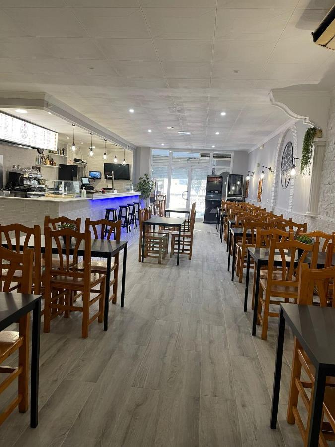 Hostal Restaurante Avenida De Madrid Terrassa Zewnętrze zdjęcie