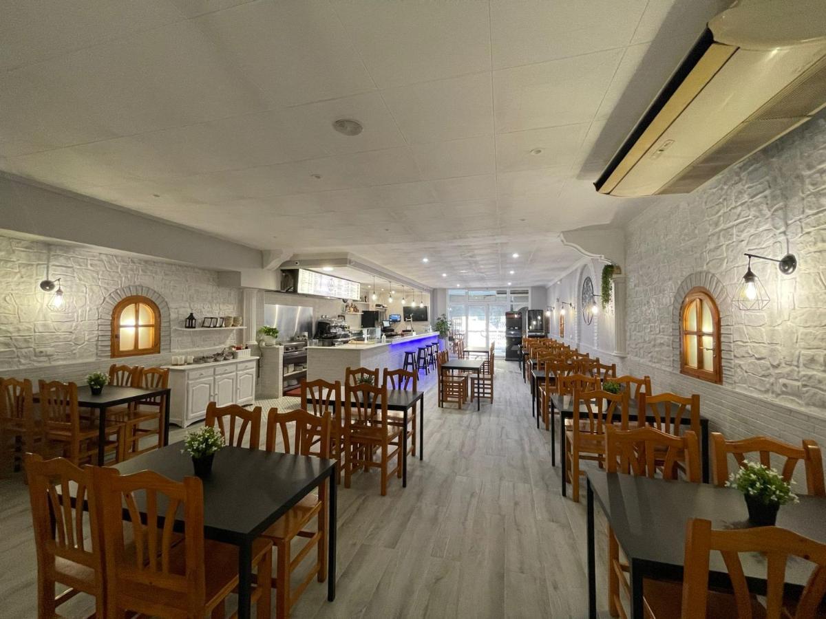 Hostal Restaurante Avenida De Madrid Terrassa Zewnętrze zdjęcie