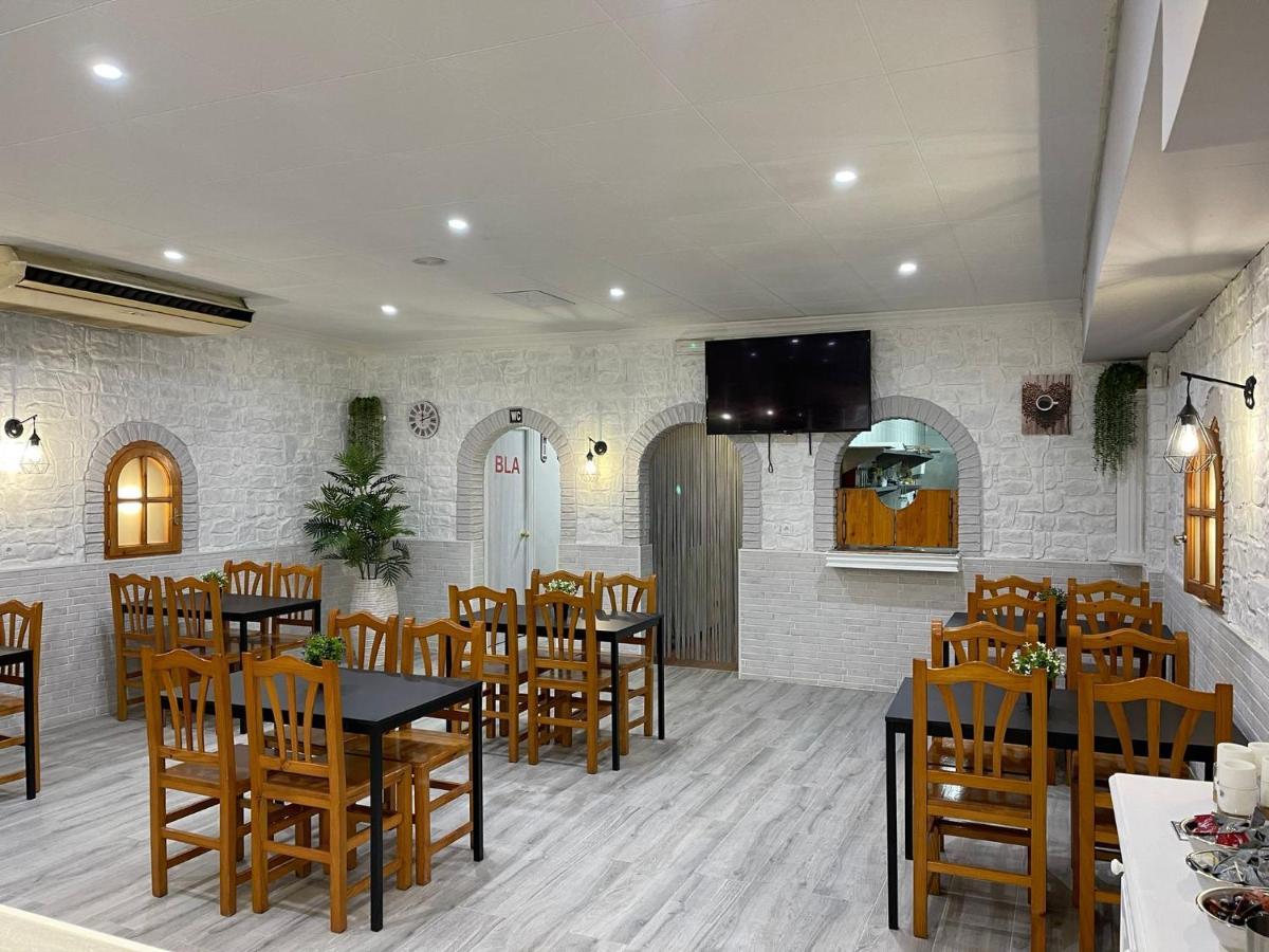 Hostal Restaurante Avenida De Madrid Terrassa Zewnętrze zdjęcie