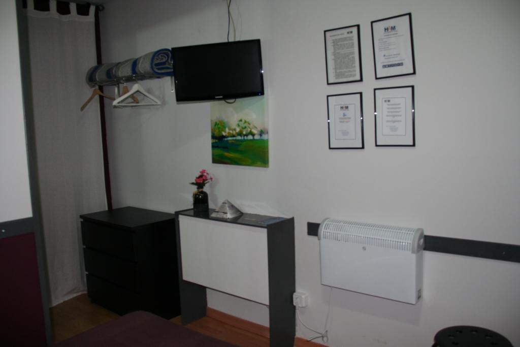 Hostal Restaurante Avenida De Madrid Terrassa Zewnętrze zdjęcie