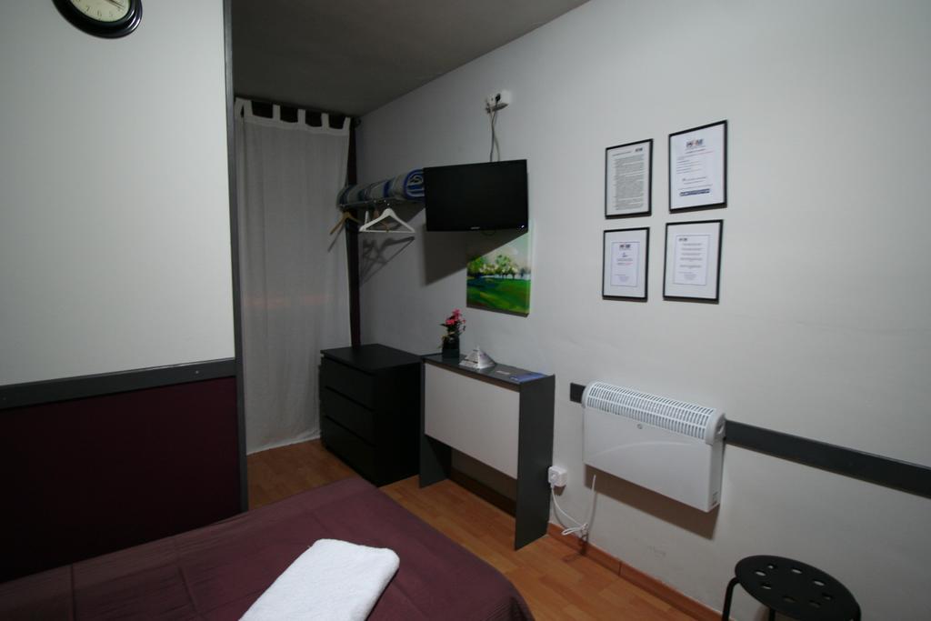 Hostal Restaurante Avenida De Madrid Terrassa Zewnętrze zdjęcie