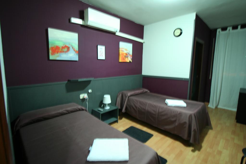 Hostal Restaurante Avenida De Madrid Terrassa Zewnętrze zdjęcie