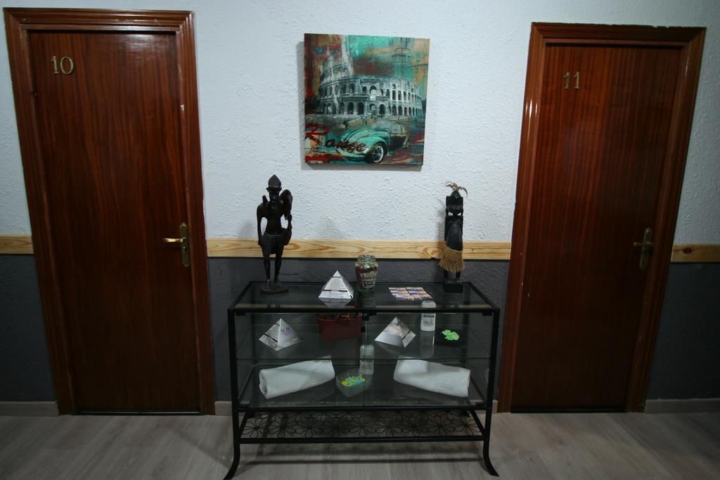Hostal Restaurante Avenida De Madrid Terrassa Zewnętrze zdjęcie