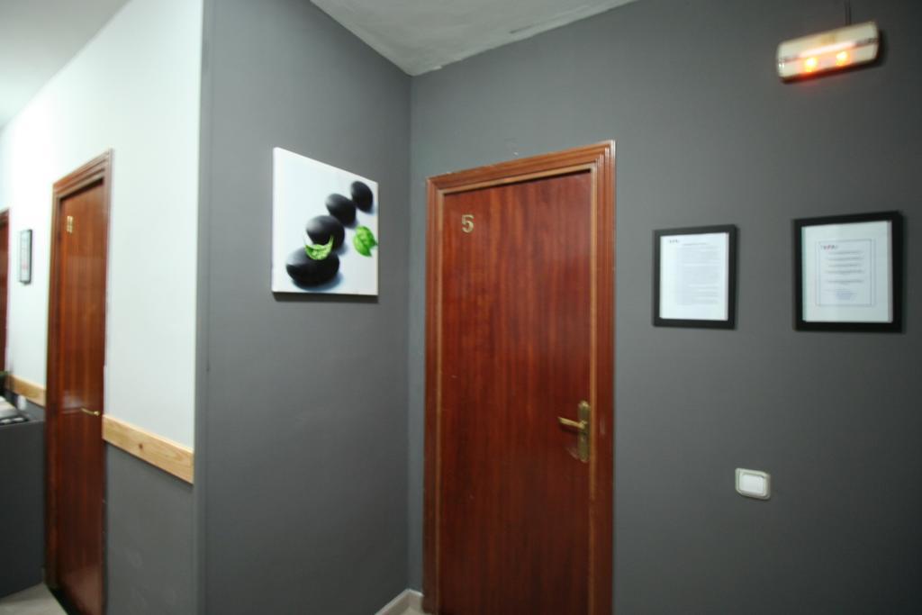 Hostal Restaurante Avenida De Madrid Terrassa Zewnętrze zdjęcie