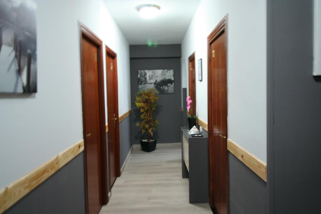 Hostal Restaurante Avenida De Madrid Terrassa Zewnętrze zdjęcie