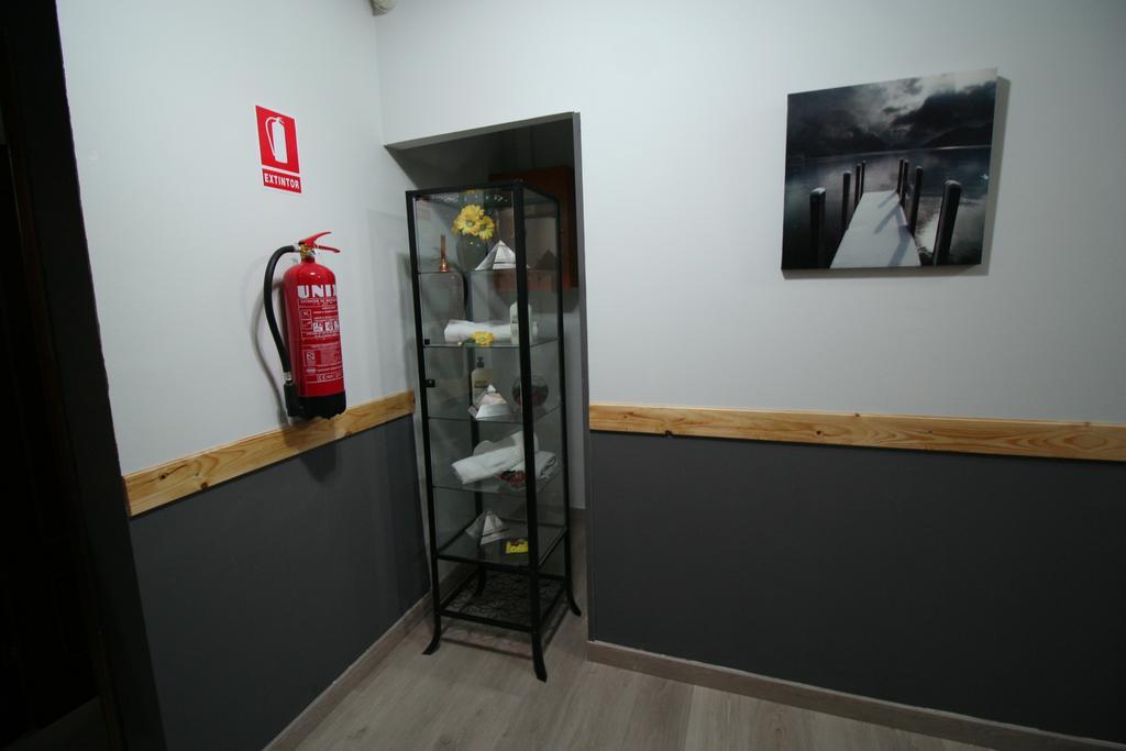 Hostal Restaurante Avenida De Madrid Terrassa Zewnętrze zdjęcie