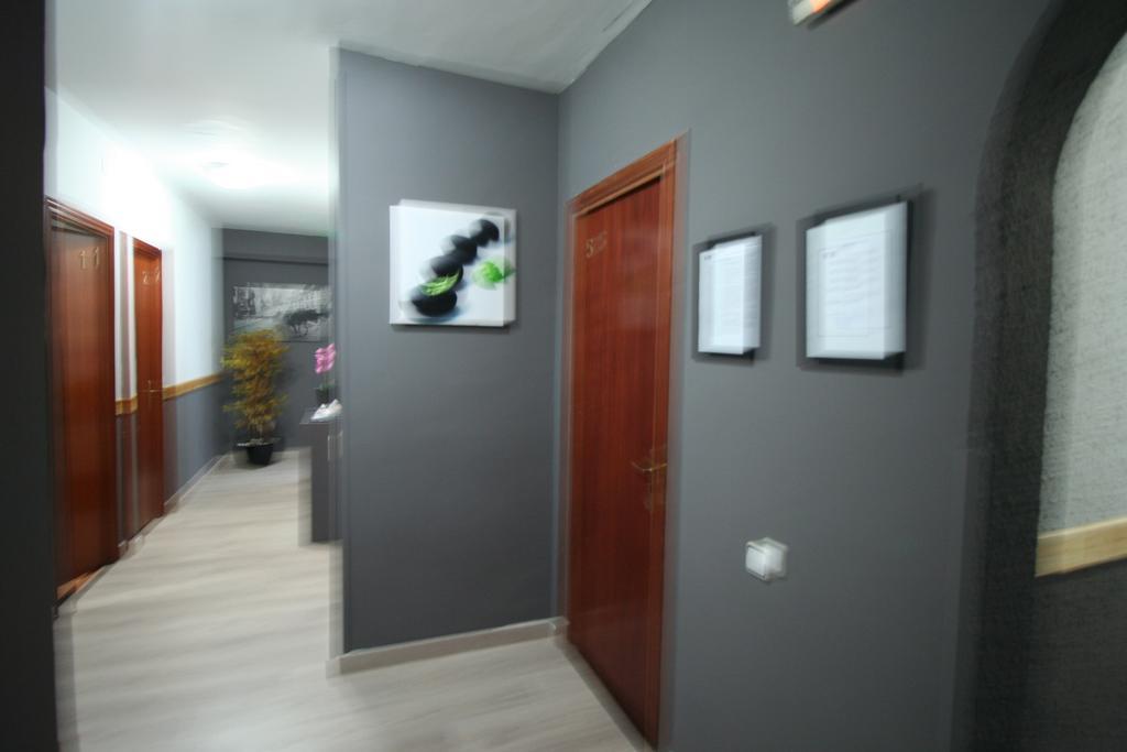 Hostal Restaurante Avenida De Madrid Terrassa Zewnętrze zdjęcie