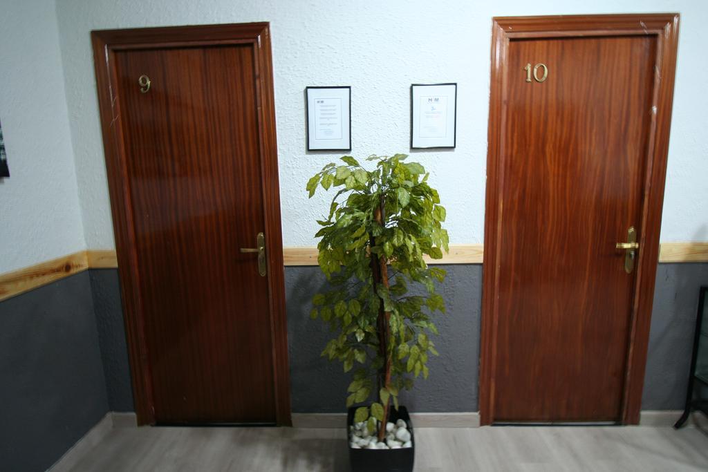 Hostal Restaurante Avenida De Madrid Terrassa Zewnętrze zdjęcie