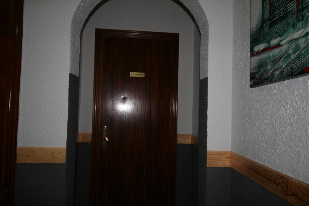 Hostal Restaurante Avenida De Madrid Terrassa Zewnętrze zdjęcie