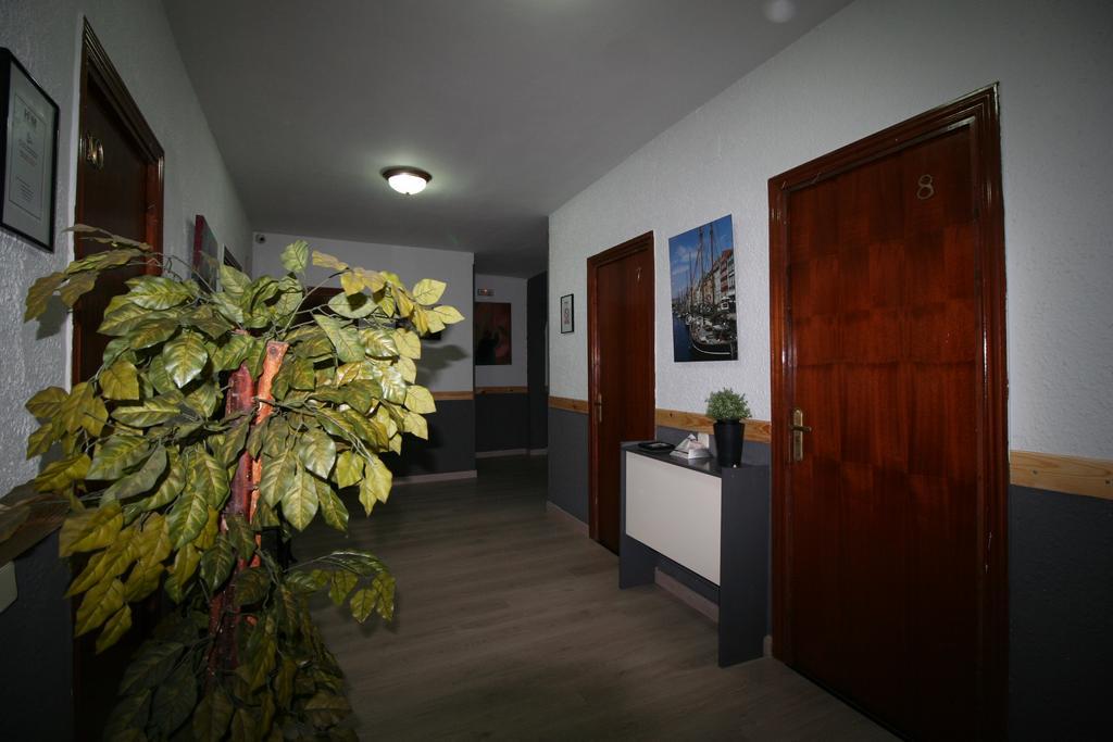 Hostal Restaurante Avenida De Madrid Terrassa Zewnętrze zdjęcie