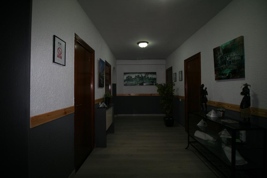 Hostal Restaurante Avenida De Madrid Terrassa Zewnętrze zdjęcie