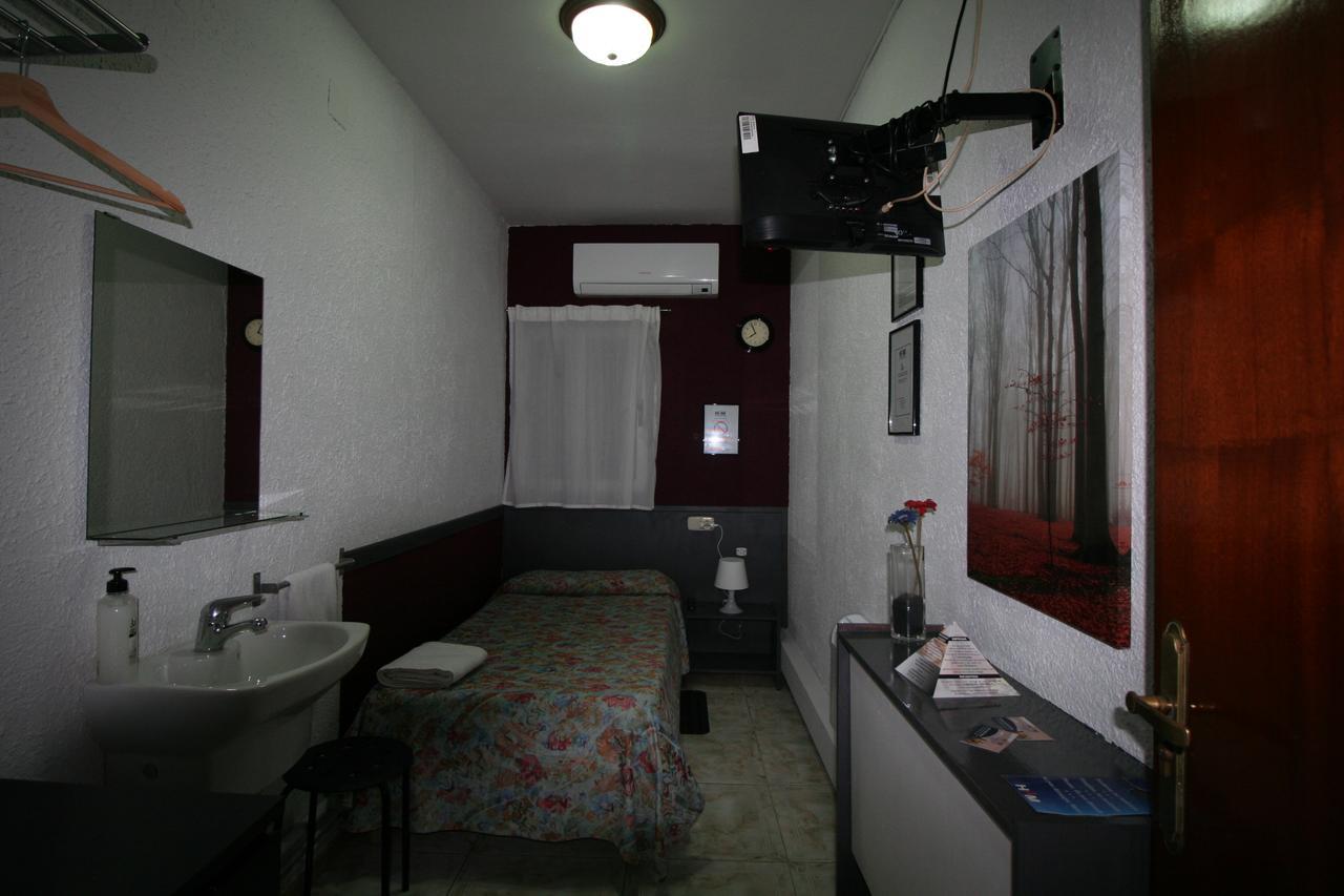 Hostal Restaurante Avenida De Madrid Terrassa Zewnętrze zdjęcie