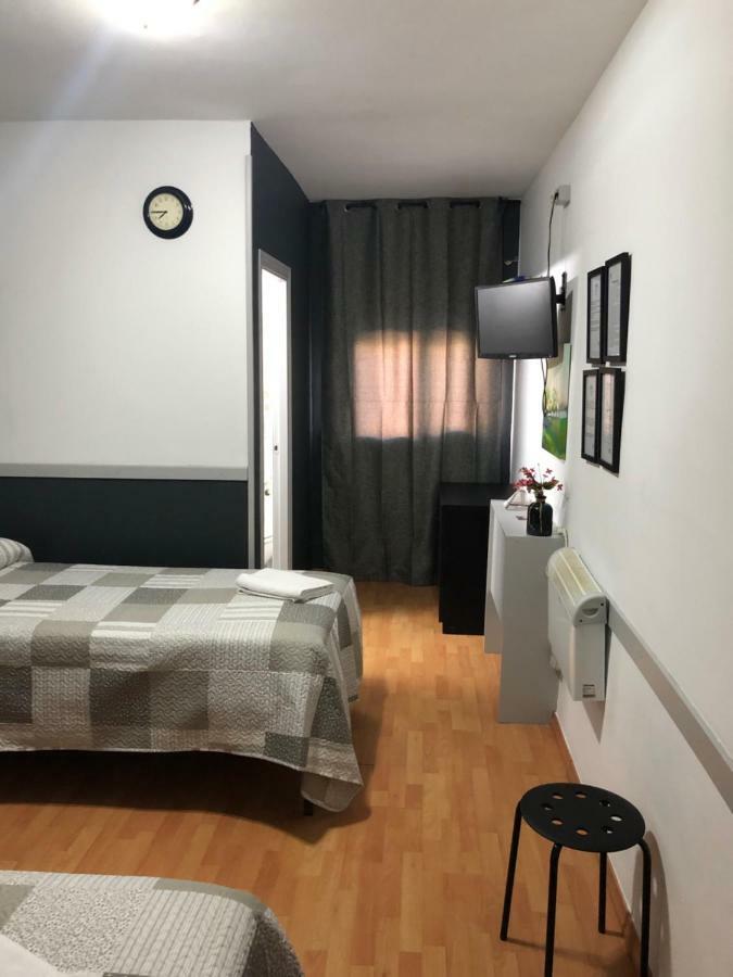 Hostal Restaurante Avenida De Madrid Terrassa Zewnętrze zdjęcie