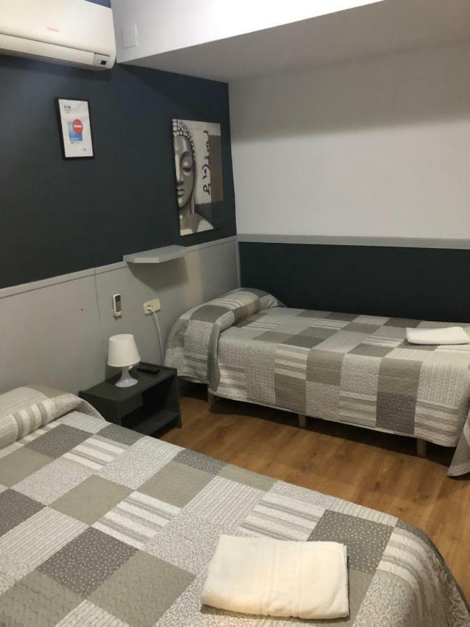 Hostal Restaurante Avenida De Madrid Terrassa Zewnętrze zdjęcie