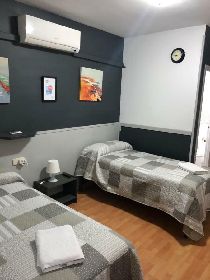 Hostal Restaurante Avenida De Madrid Terrassa Zewnętrze zdjęcie